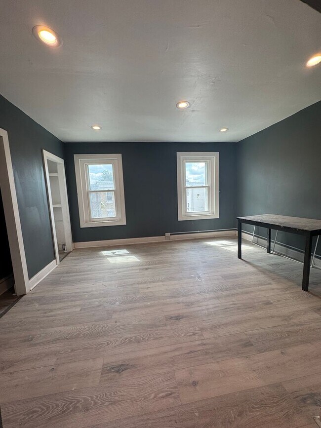 Building Photo - 4133 Pennsgrove St