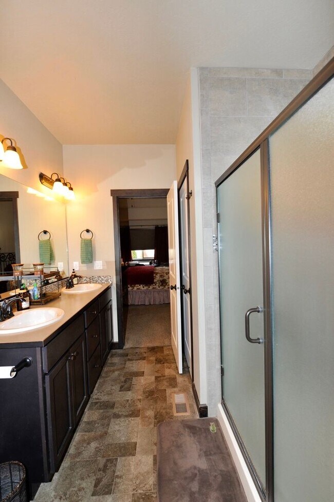 Building Photo - Luxury 3 bed 2 bath Rancher: Miller's Landing