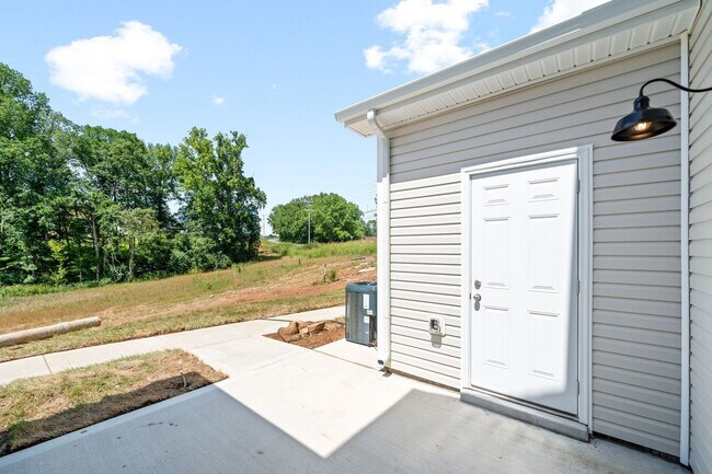 Building Photo - 2 Bedroom Condo For Rent Near Riverside Dr...