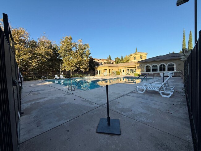 Building Photo - Sophisticated Charm in Natomas w/ $300 off 1st Month of Rent