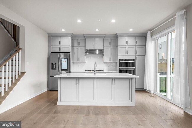 Building Photo - 315 Gilman St