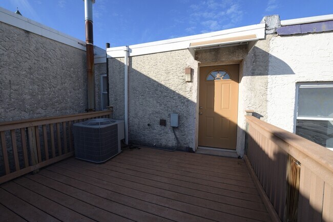 Building Photo - 1547 S 13th St