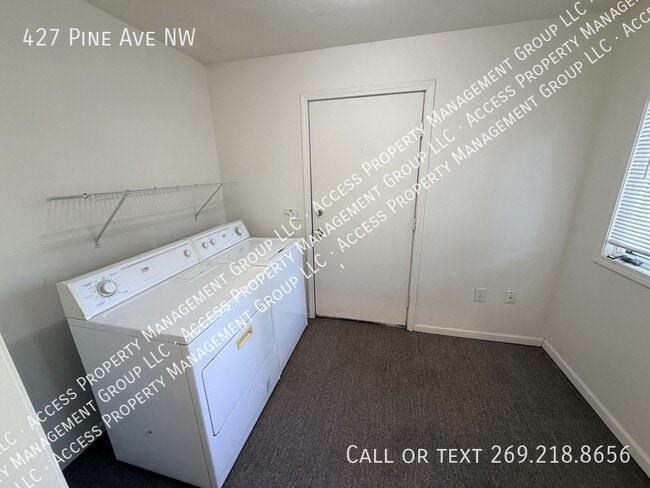 Building Photo - 427 Pine Ave NW