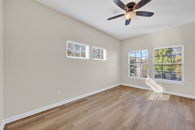 Building Photo - 11274-11271 Estancia Villa Cir