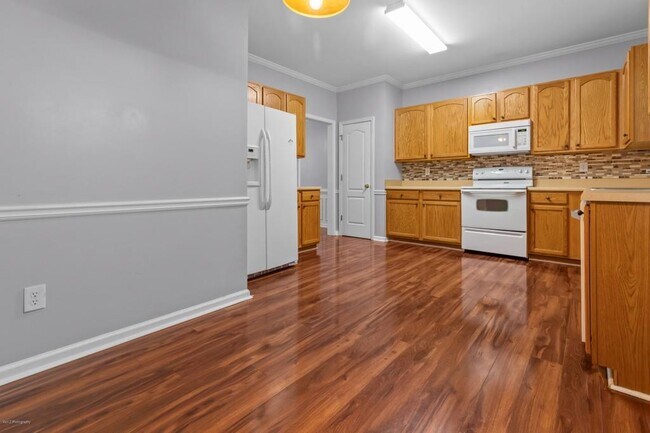 Building Photo - 2422 Temple View Dr