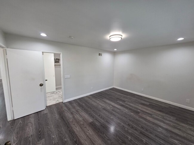 Building Photo - SPACIOUS 4BD/2BA WITH GARAGE, LAUNDRY AND ...