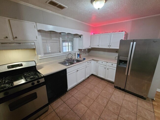 Building Photo - 1662 Idlewood Rd
