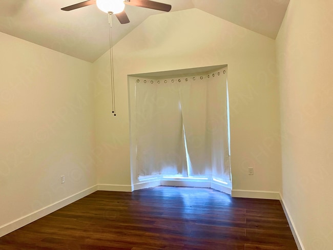 Building Photo - 7727 Broken Arrow