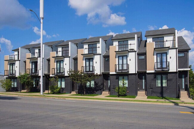 Building Photo - 776 E Argyle Ave
