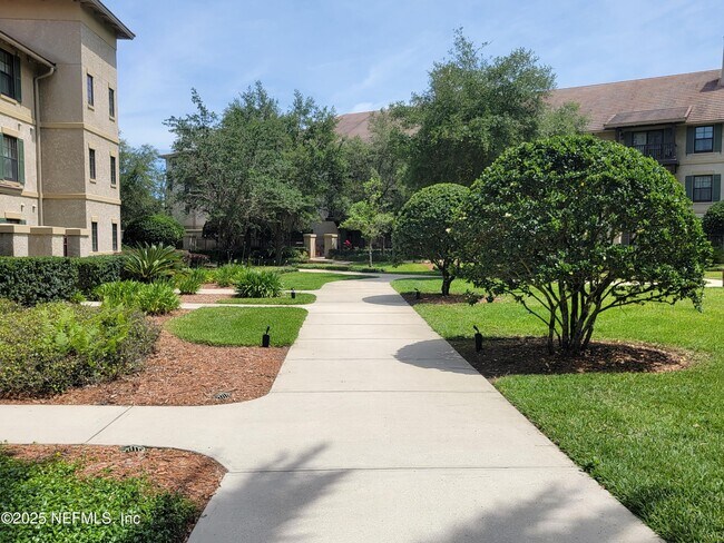 Building Photo - 945 Registry Blvd