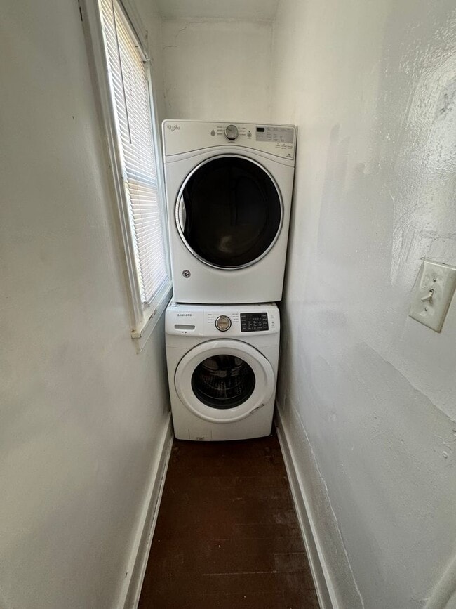 Building Photo - 2 bedroom house in Church Hill! Central air, yard, all electric and laundry!