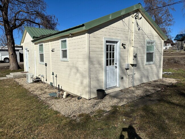 Building Photo - "Charming Little 2-Bedroom Gem on North 5th Street with Elegant Granite Touches!"