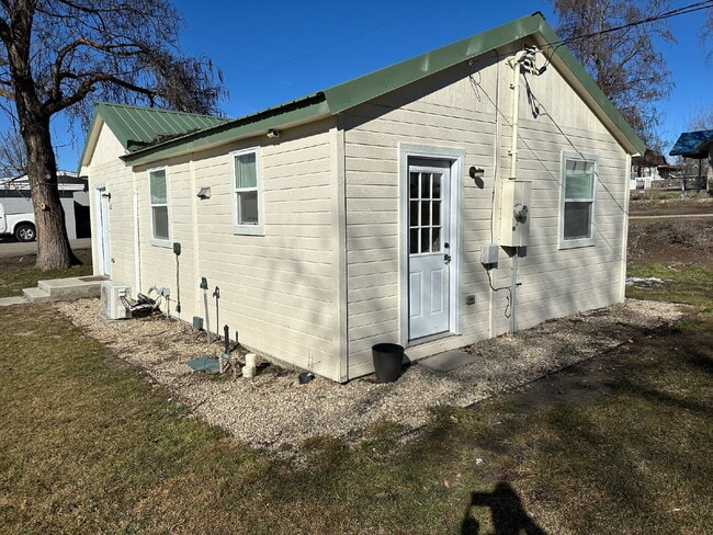 Building Photo - "Charming Little 3-Bedroom Gem on North 5th Street with Elegant Granite Touches!"