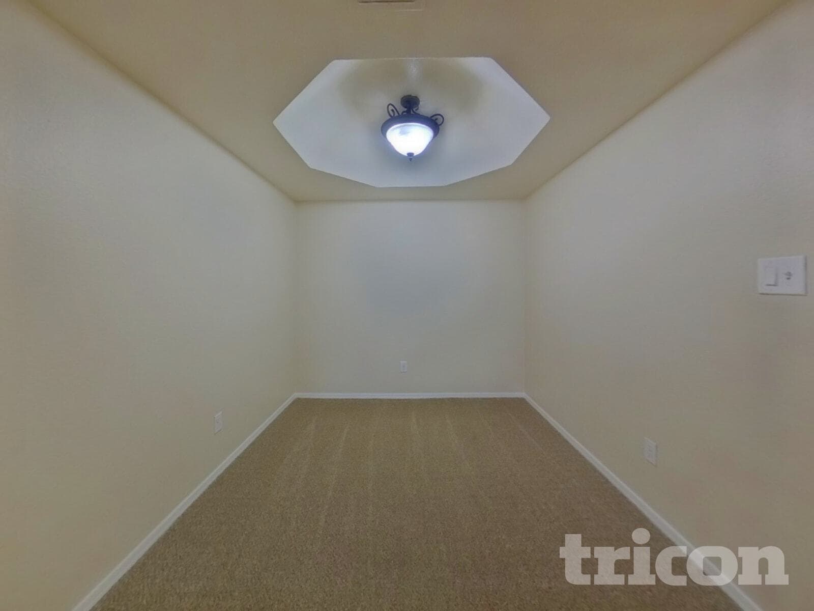 Building Photo - 1880 E Morten Ave