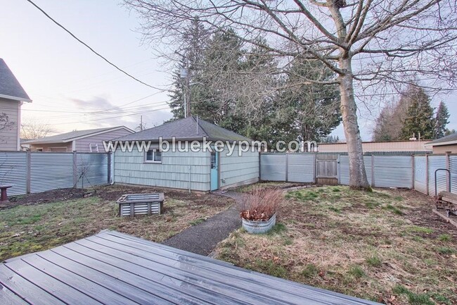 Building Photo - 2 Bed, 1 Bath Home with Garden Areas in Li...