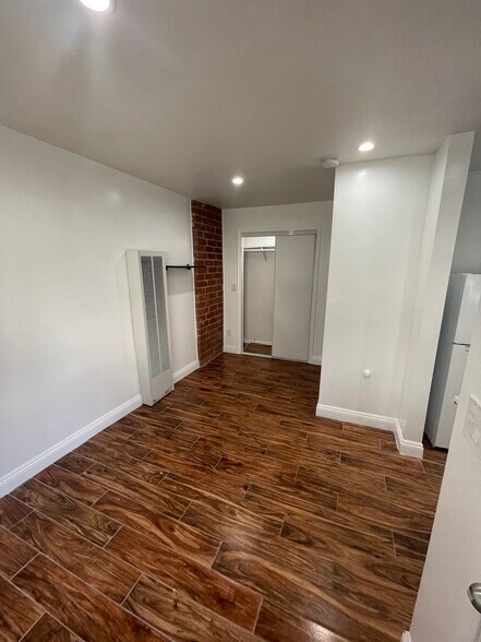 room - 508 S Catalina Ave
