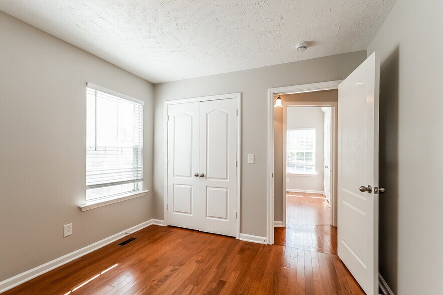 Building Photo - 4008 Pineorchard Pl
