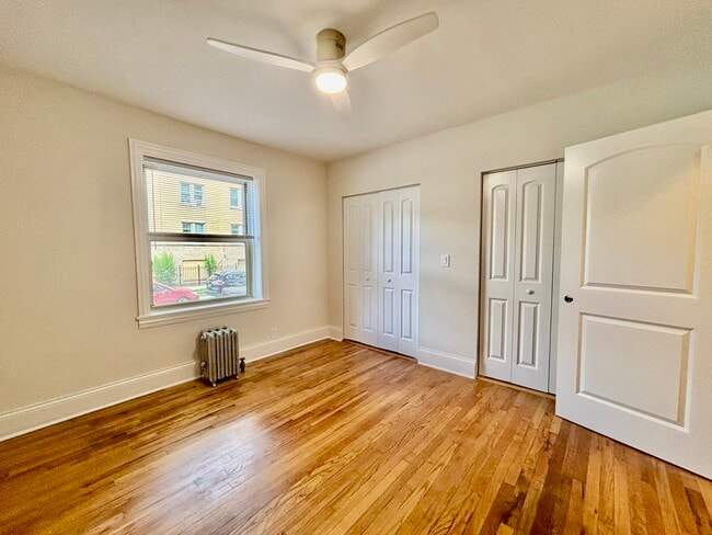 Building Photo - 4057 N Sacramento Ave