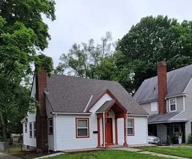 Primary Photo - 4 Bedroom 2 Bath Home Ready For Move In to...