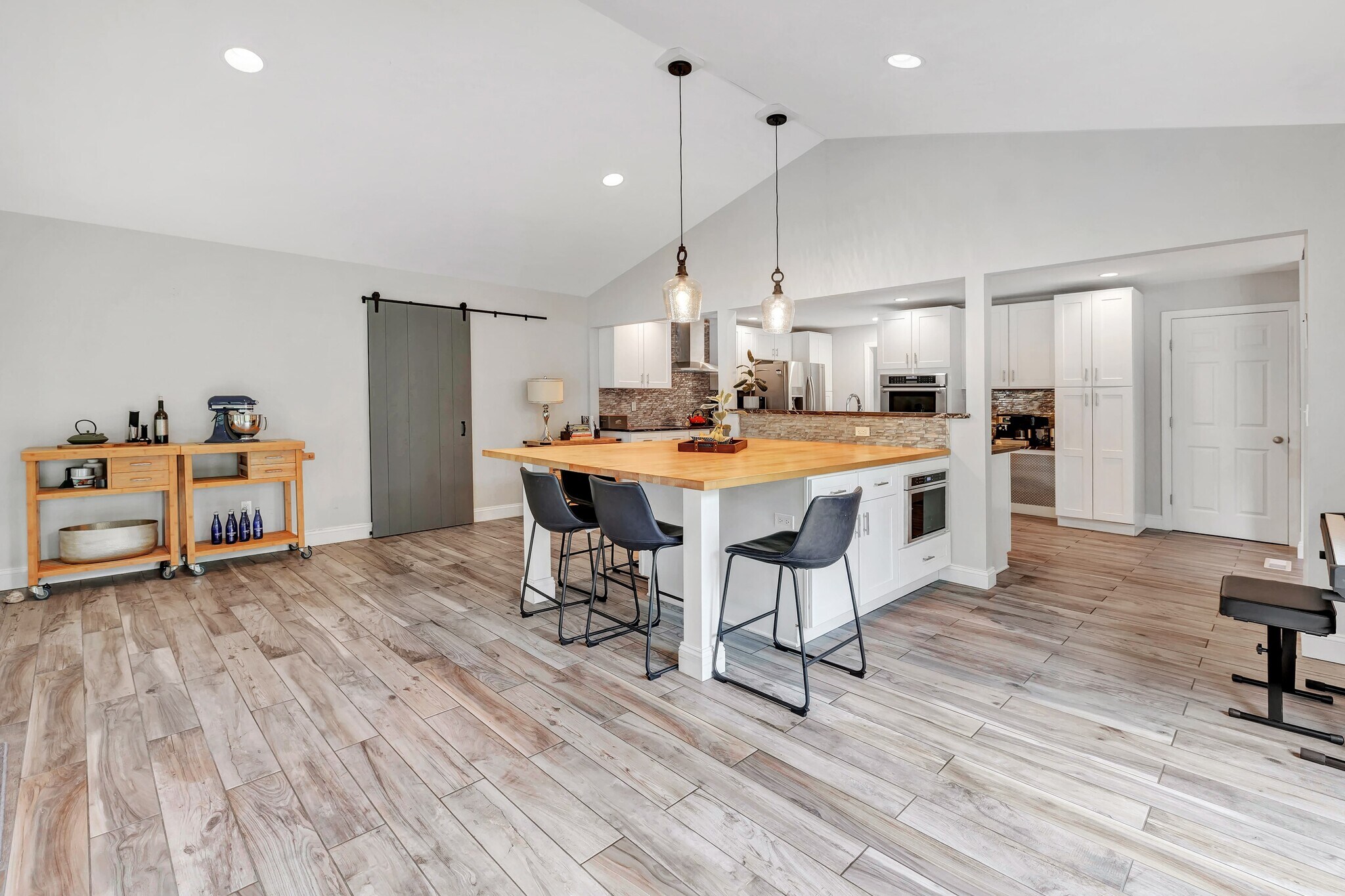 Building Photo - 26 Pearsall Pl