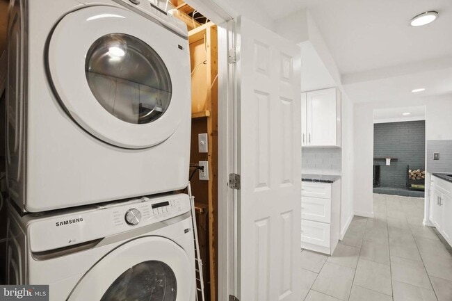 Building Photo - 9518 Blanchard Dr