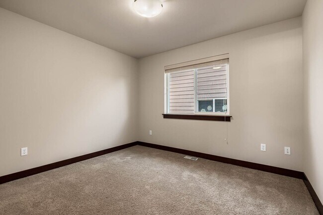 Building Photo - Modern Bothell Home in Kingsbury Community
