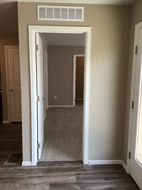 Building Photo - 2983 Cub Lake Dr
