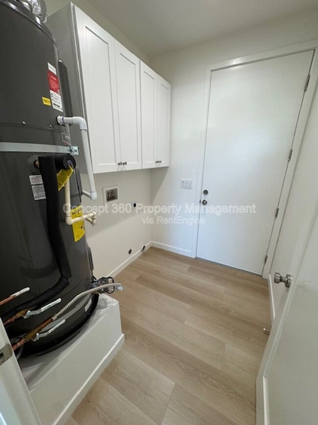 Building Photo - 6168 Briercrest Ave