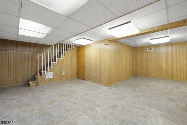 Building Photo - 4 Meadowbrook Rd