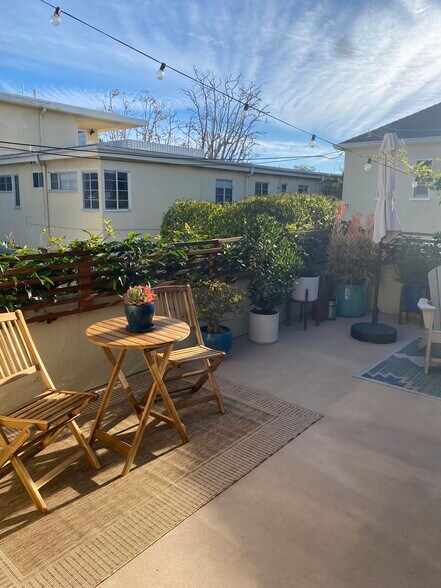 Building Photo - 449 San Vicente Blvd