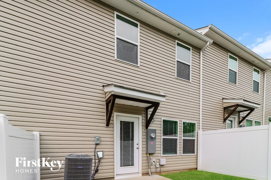 Building Photo - 2059 Cypress Village Dr NW