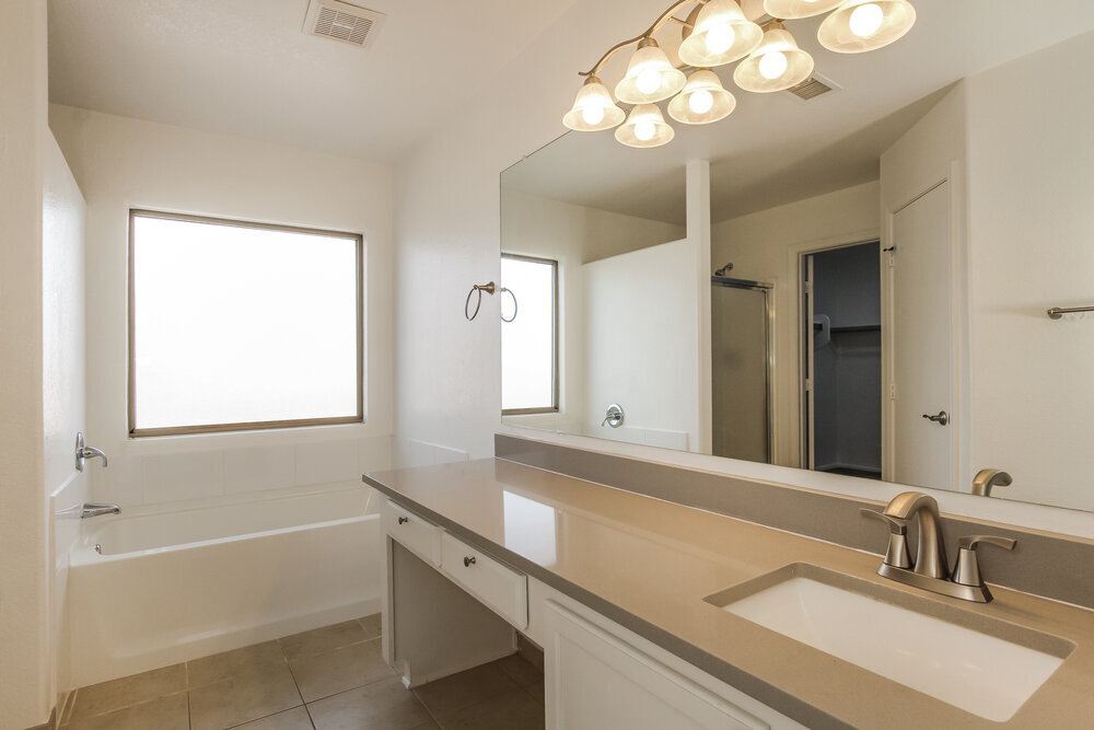 Building Photo - 2255 E Parkside Ln