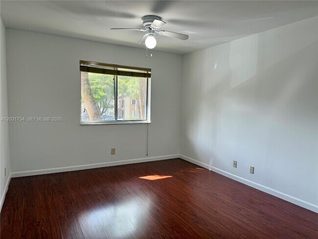 Building Photo - 9435 SW 140th Ct