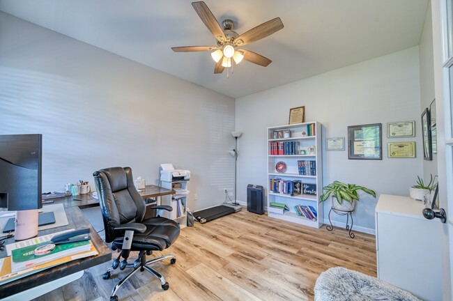 Building Photo - 412 Ponzer Ct N