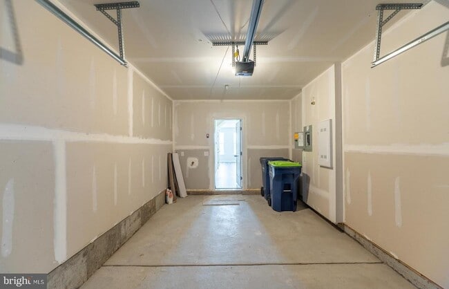 Building Photo - 715 Platinum Dr