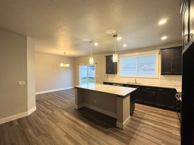 Building Photo - Beautiful Newer Built 3-Bedroom, 2 bath Home in Meadows at West Highlands