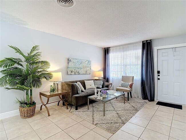 Building Photo - 222 Southeast Jefferson Cir N