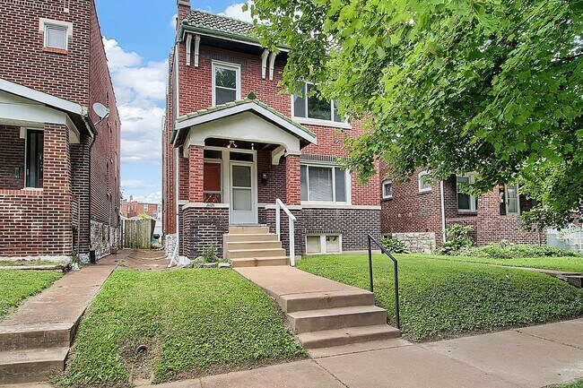 Building Photo - 4621 Quincy St