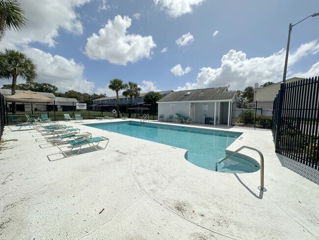 Building Photo - Quaint 2BR/2BA Citrus Park End Unit Condo ...