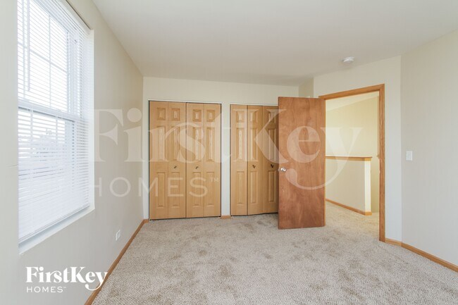 Building Photo - 1033 Four Seasons Blvd