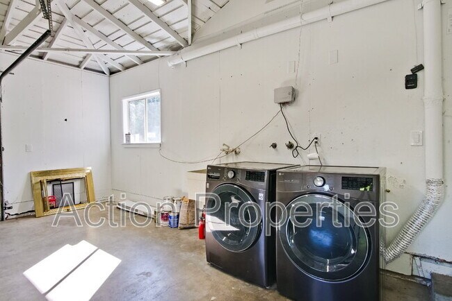 Building Photo - 86 Dalma Dr