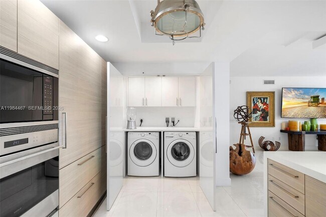 Building Photo - 17301 Biscayne Blvd