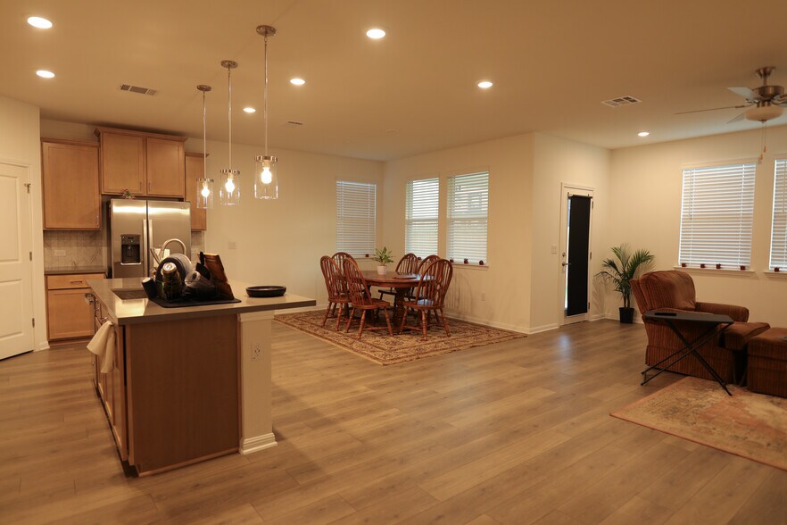 Building Photo - 2911 Tavern Dr