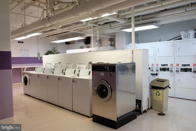 Building Photo - 1021 Arlington Blvd