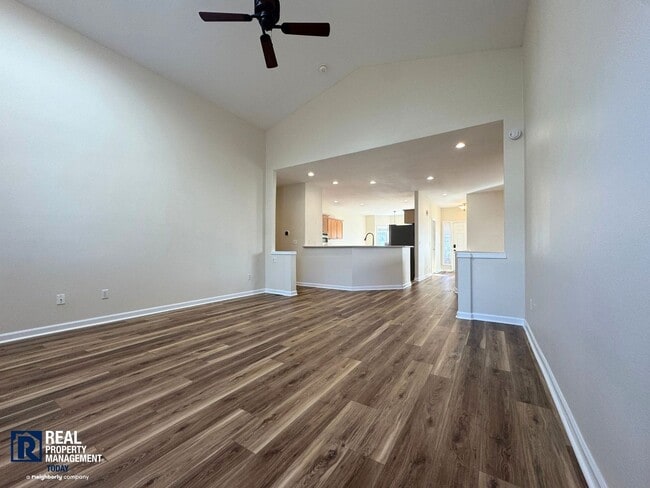 Building Photo - Beautiful 2-Bedroom Townhome with Vaulted Ceilings & 2-Car Garage!!