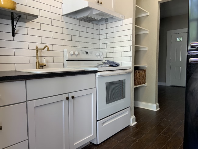 Building Photo - 209 E Rosewood Ave