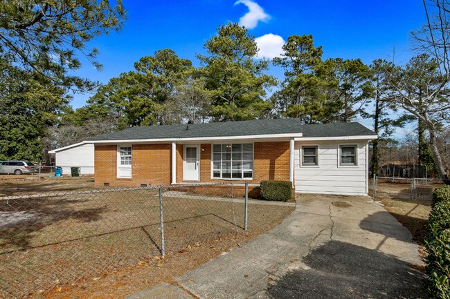 Building Photo - 7252 Ainsley St