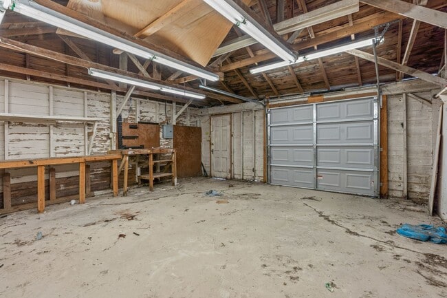 Building Photo - Historic Charm in Hillsboro!