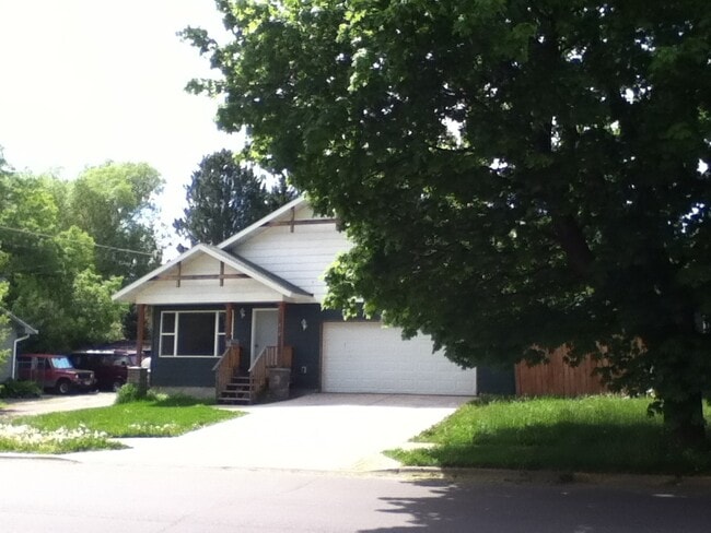 Building Photo - 4 Bedroom 2 Bathroom House - Close to MSU Campus