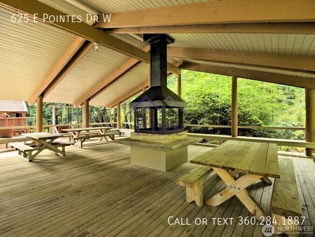Building Photo - 625 E Pointes Dr W